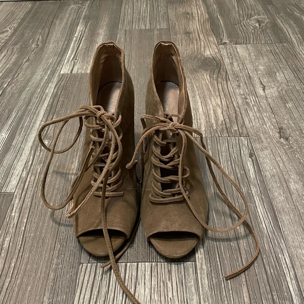 Splendid brown suede heeled peep toe bootie